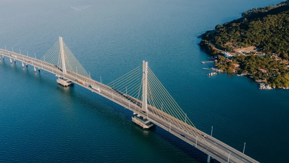 Ponte Anita Garibaldi é interditada para reparo emergencial
