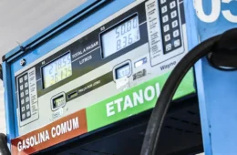 Gasolina muda em todo o Brasil: nova mistura com etanol começa a valer e pode reduzir importações