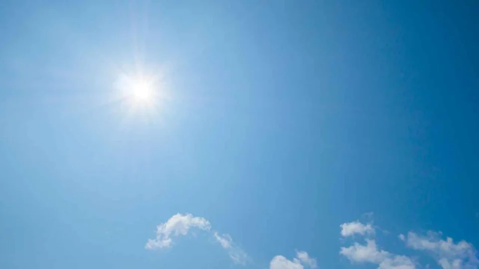 Manhã fria e tarde quente elevam risco de fogo no Triângulo