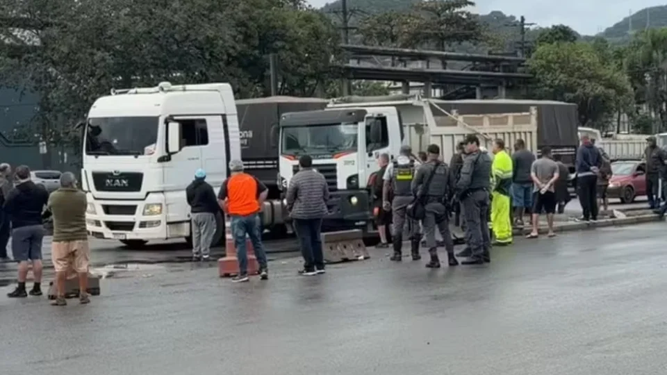Greve dos caminhoneiros começa e coloca abastecimento, exportações e inflação no radar; Senado vive semana decisiva