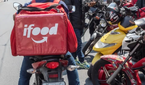 Justiça obriga INSS a rever negativas a entregadores do iFood