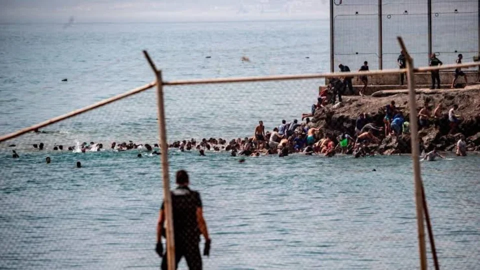 Travessia mortal: 18 migrantes morrem ao tentar chegar à Espanha pelo mar