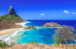 Bebê nasce de surpresa em Fernando de Noronha e reacende debate sobre proibição de partos na ilha