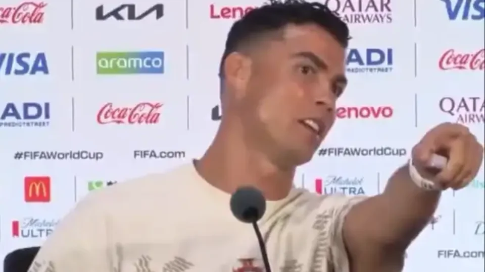 Cristiano Ronaldo cria climão com jornalista brasileiro em coletiva