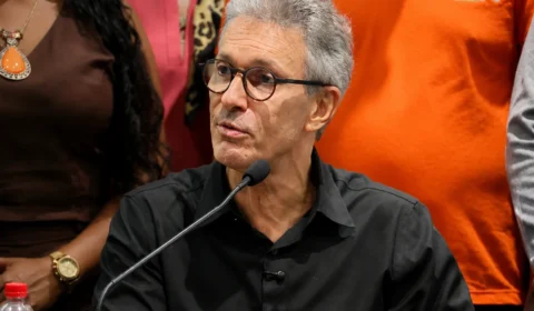 Romeu Zema desconversa ao ser questionado sobre possível indulto a Bolsonaro