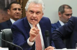 Caiado rebate EUA e sai em defesa das urnas