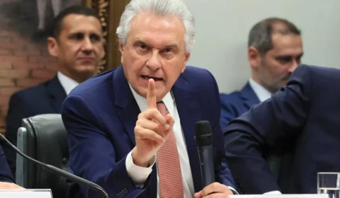 Caiado rebate EUA e sai em defesa das urnas