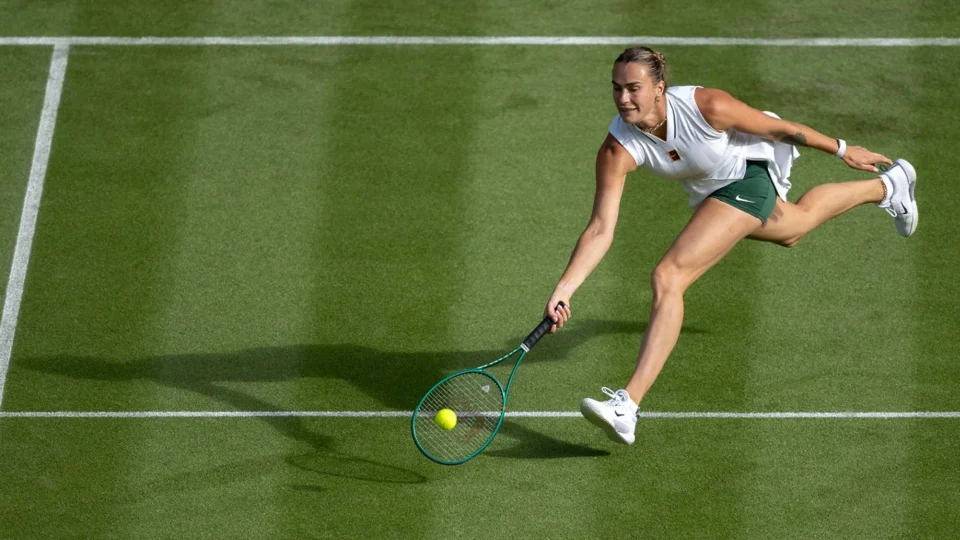 Sabalenka domina em Wimbledon e reacende duelo com Osaka