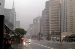 São Paulo terá chuva forte e queda de temperatura: saiba como fica o tempo amanhã