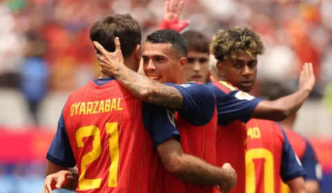 Espanha bate França por 2 a 0 e é primeira finalista do Mundial 2026