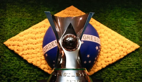 Brasileirão volta hoje após 45 dias com duelos decisivos