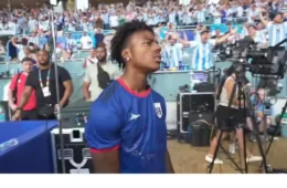 Influenciador americano denuncia novo ataque racista durante jogo da Argentina; caso volta a gerar repercussão