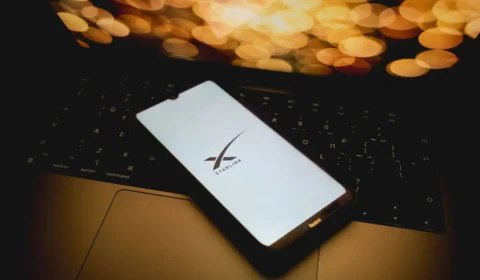 Anatel abre caminho para Starlink funcionar direto no celular; veja quando isso pode acontecer