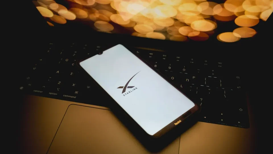 Anatel abre caminho para Starlink funcionar direto no celular; veja quando isso pode acontecer