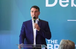 Flávio Bolsonaro volta a questionar urnas eletrônicas e amplia disputa política sobre confiança no sistema eleitoral