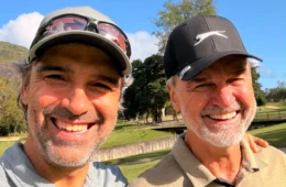 Reencontro de Tadeu Schmidt com irmão emociona a web