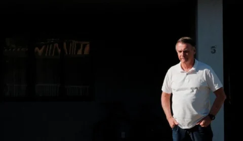 Moraes barra visitas de Flávio e reabre disputa sobre prisões