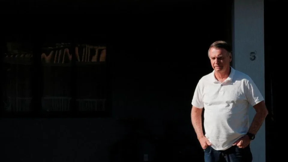 Moraes barra visitas de Flávio e reabre disputa sobre prisões