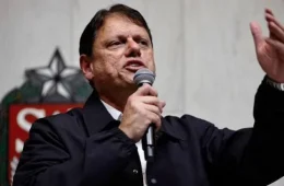 Moradores protestam contra projeto de Tarcísio para abrigar dependentes químicos em condomínio de SP