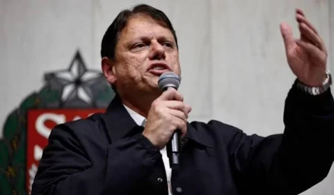 Moradores protestam contra projeto de Tarcísio para abrigar dependentes químicos em condomínio de SP