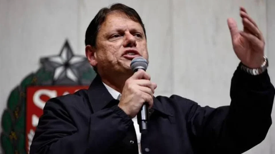 Moradores protestam contra projeto de Tarcísio para abrigar dependentes químicos em condomínio de SP