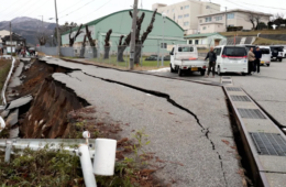 Terremoto atinge o Japão, derruba prédios e liga alerta de tsunami