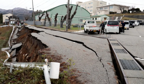 Terremoto atinge o Japão, derruba prédios e liga alerta de tsunami