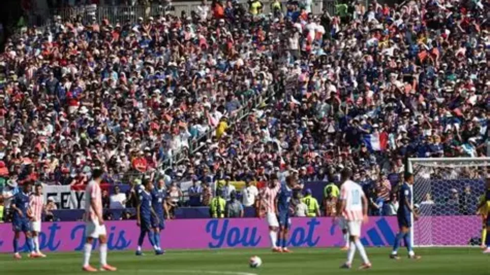 França dobra vantagem e abre o placar contra Marrocos valendo vaga na semifinal da Copa