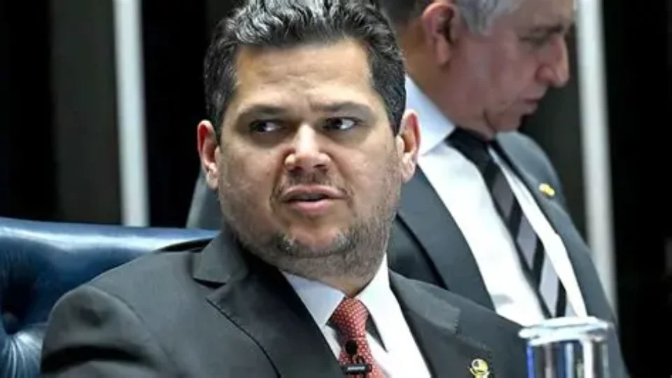 Alcolumbre reavalia formato de reunião sobre PEC do fim da escala 6×1