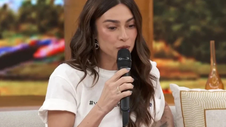 Thaila Ayala revela trauma da cirurgia cardíaca da filha Tereza