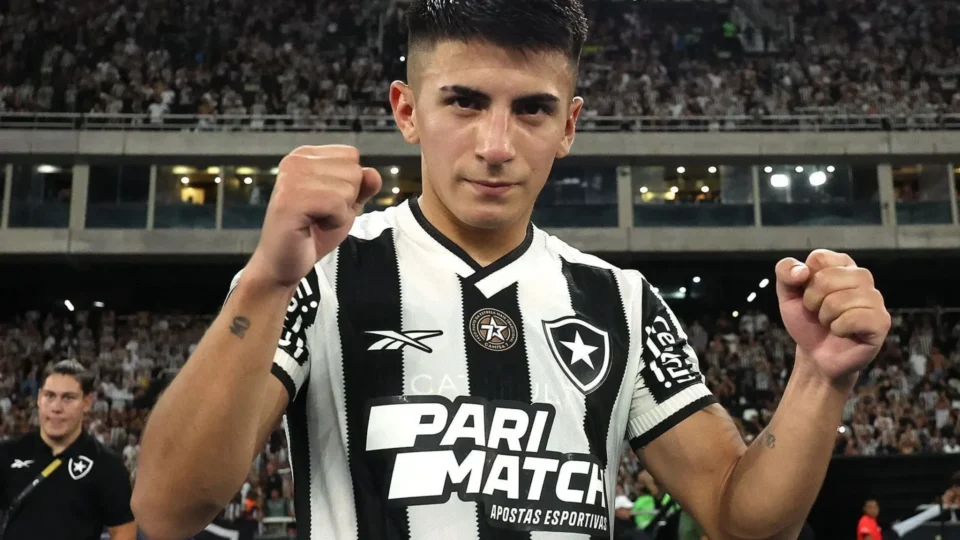 Thiago Almada tem acordo com o Flamengo, mas família trava assinatura do contrato