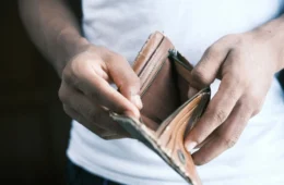 Apostas online já comprometem até o dinheiro do aluguel de famílias brasileiras