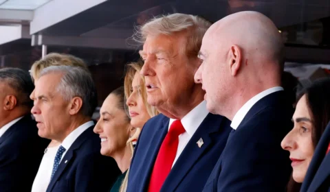 Donald Trump é vaiado por estádio lotado na final do Mundial
