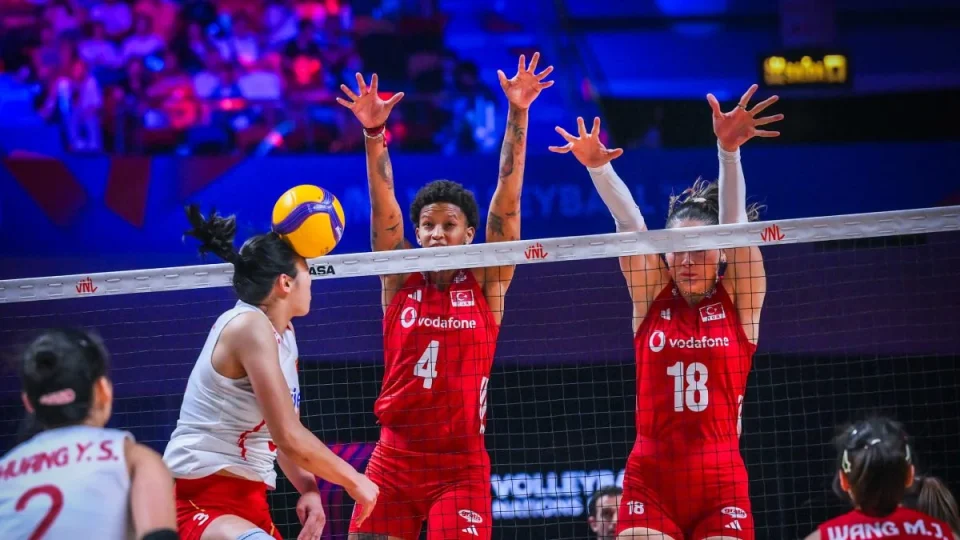 Turquia atropela China e pega o Brasil na final da VNL