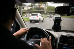 Uber tira carros populares de Comfort e Black em 2027