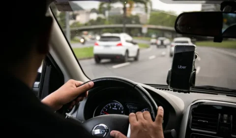 Uber tira carros populares de Comfort e Black em 2027