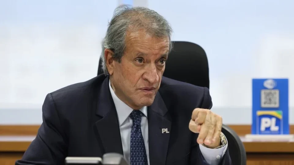 Valdemar muda versão ao STF e diz que apenas faz “sugestões políticas” sobre emendas