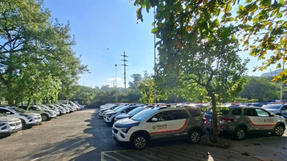 Denúncia: Mais de 20 viaturas da Polícia Técnico-Científica são encontradas paradas há semanas em sede da corporação em SP