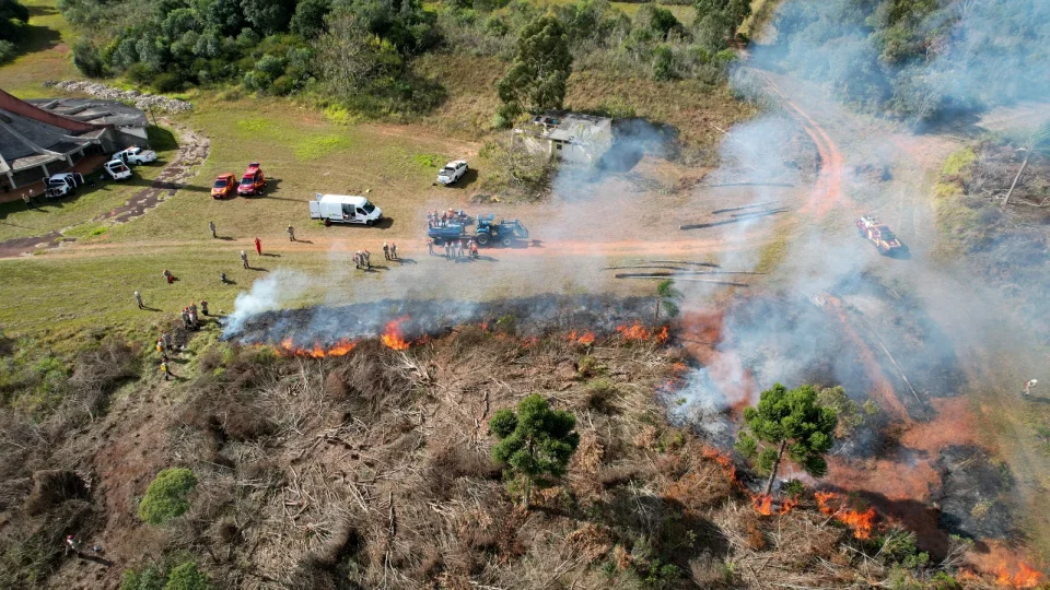 Simepar emite alerta de risco máximo de incêndios hoje no Paraná