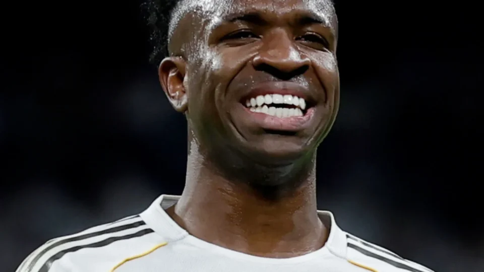 Bomba no mercado! Arsenal mira Vini Jr., e Real Madrid corre para evitar saída da estrela brasileira