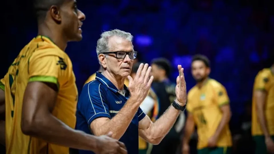 Brasil joga contra França pressionado por vaga na VNL