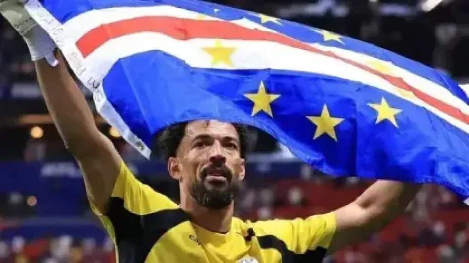 Após brilhar na Copa do Mundo, Vozinha é anunciado por gigante sul-americano e inicia novo capítulo na carreira
