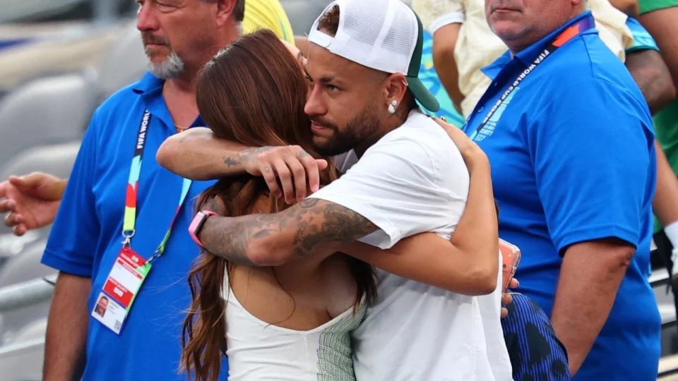 Santos libera Neymar para descanso e adia decisão sobre futuro