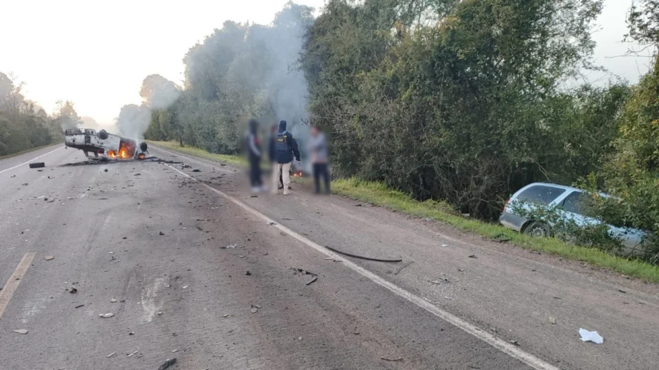 Capotamento na BR-290 deixa morto e dois feridos no RS