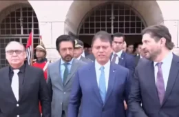 Tarcísio e Nunes participaram de desfile do 9 de Julho em SP; cerimônia reuniu viaturas, tropas e homenagens históricas