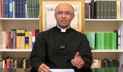 Padre excomungado desafia decisão do Vaticano e mantém missas em Brasília