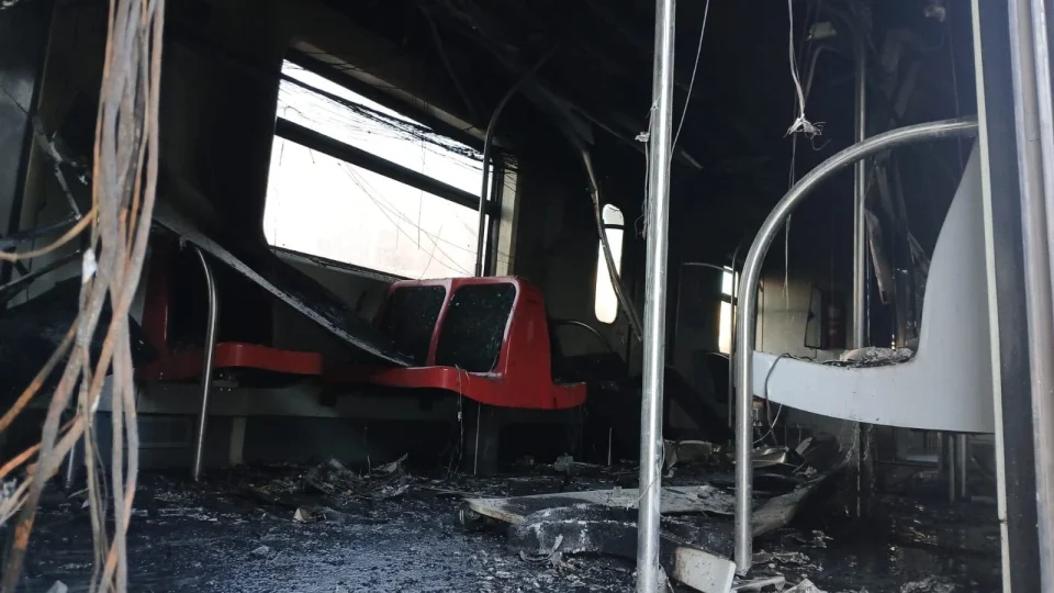 O que causou o incêndio no trem em São Paulo?