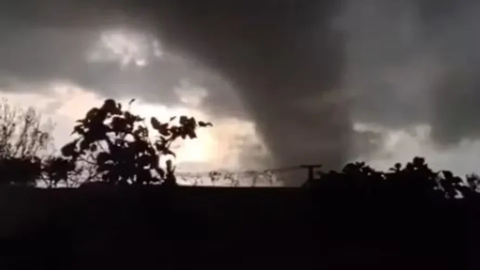 81 tornados e crise Brasil-Paraguai hoje