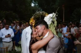 Casamento de Medina reúne famosos ao som de Bonde do Tigrão, na Praia de Paúba
