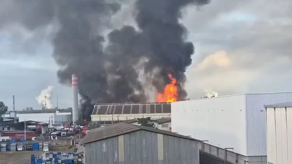 Incêndio atinge prédio do arquivo do Tribunal de Justiça do Espírito Santo